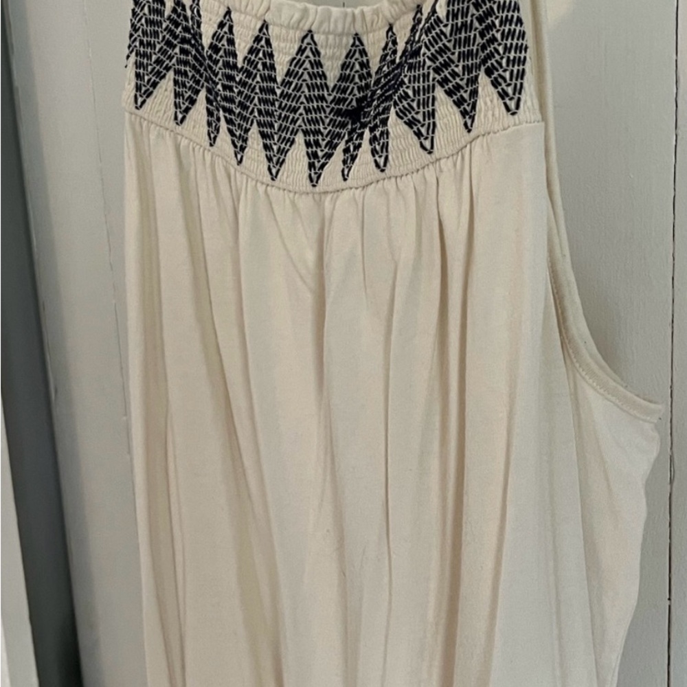 SALE 3/$15 Old Navy Embroidered Tank - Picture 3 of 6